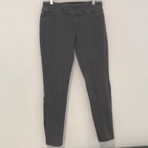 Green jeggings. Military green color. SO Pull-on jeggings. Size M.